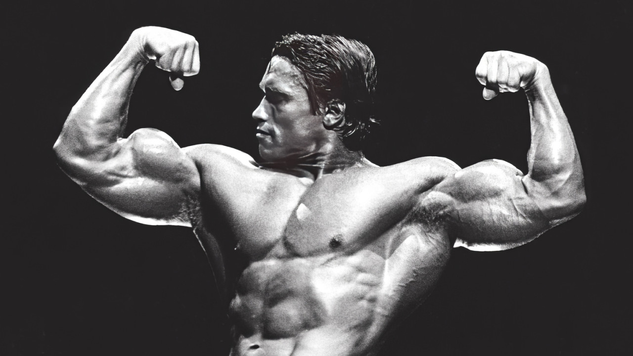 Arnold showcasing physique
